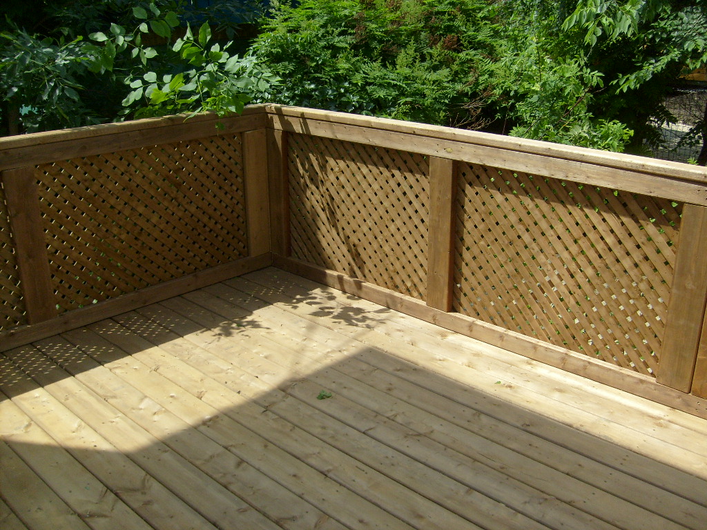 /img/Deck-with-Lattice02.JPG