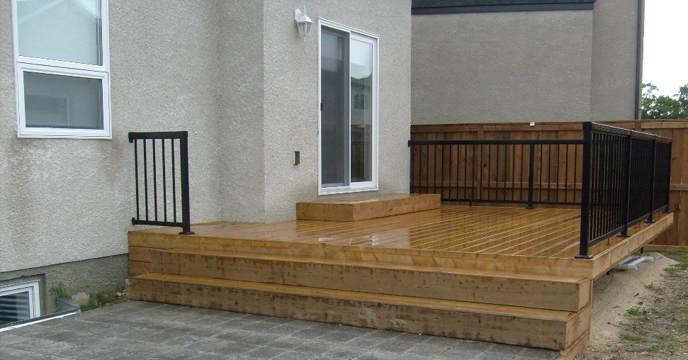 /img/deck-and-patio02.jpg