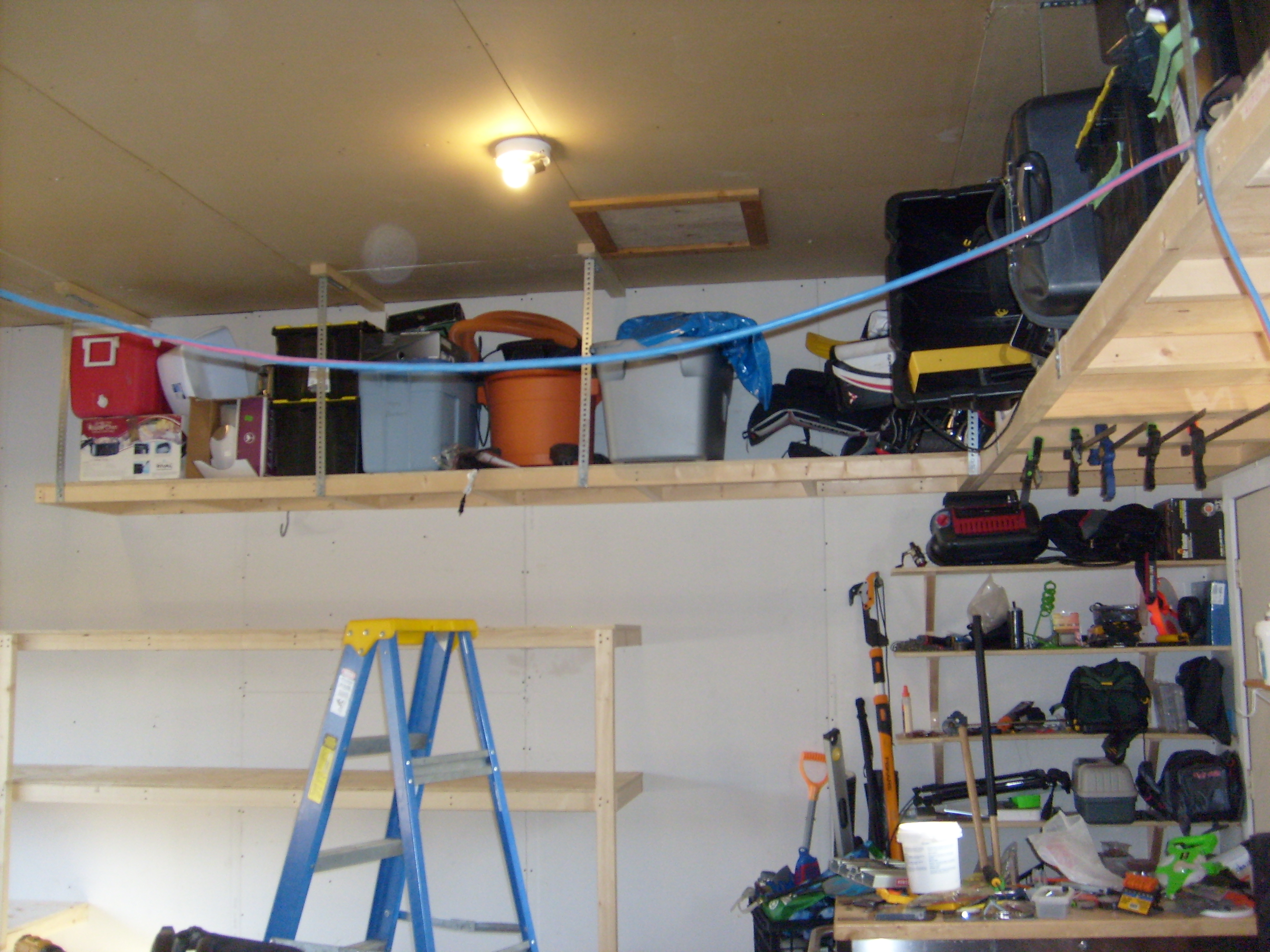 /img/garage-shelves2.jpg